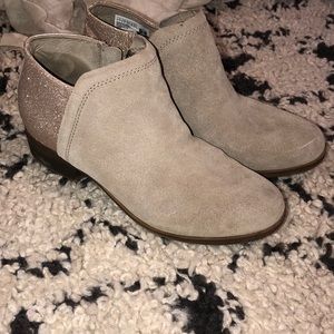 Tan Tom Booties w glitter back and zipper